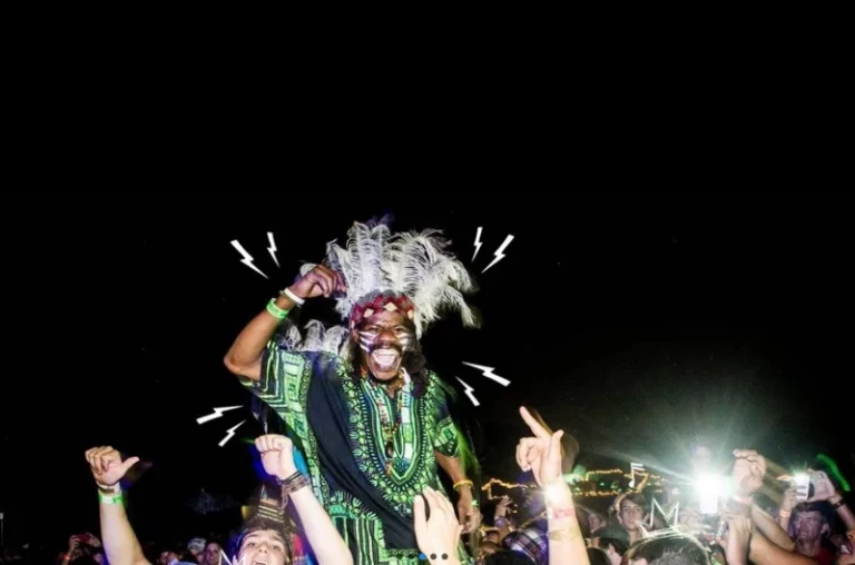 What are some of the activities available during the Victoria Falls Carnival?