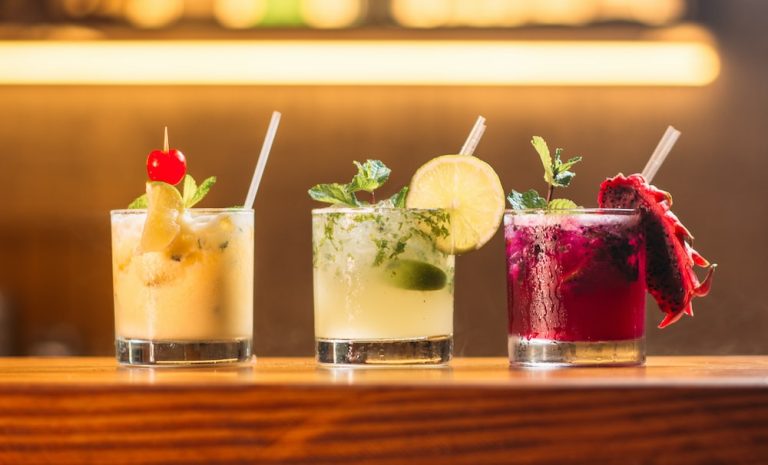 What are some traditional Zimbabwean drinks to try?